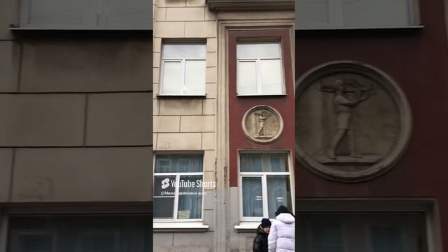 Санкт-Петербург.01.12.2024. Улица Маяковского, вид от дома №26-Гимназия № 171 в сторону Баскова пер.