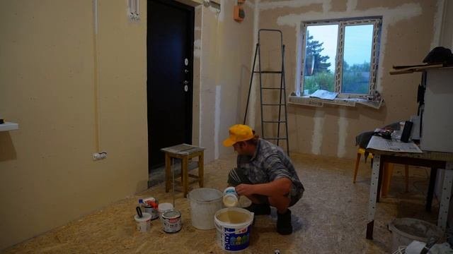 СОСИСКИ ЕМ И КРАШУ ВТОРОЙ СЛОЙ У СТЕН подвал ильича деревенская жизнь о нас