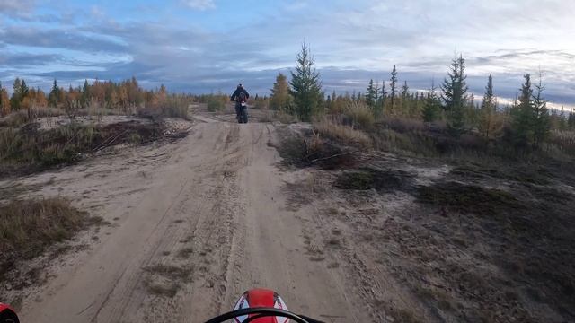 На Мотардах в лес и на озеро.