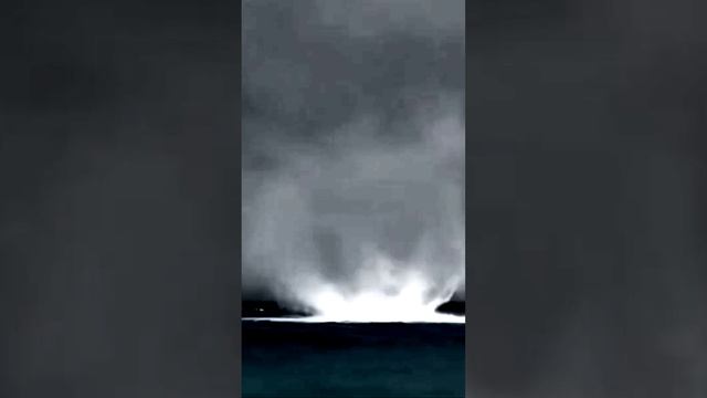 Водяной смерч у побережья Греции