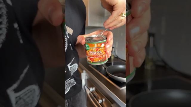 Как правильно открывать консервы