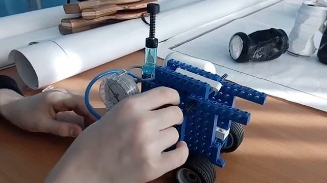 Лего. Пневматический мусоровоз