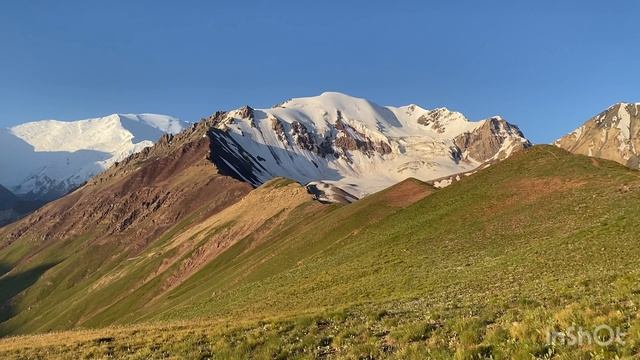 Памир. Рассвет на гребне пика Петровского