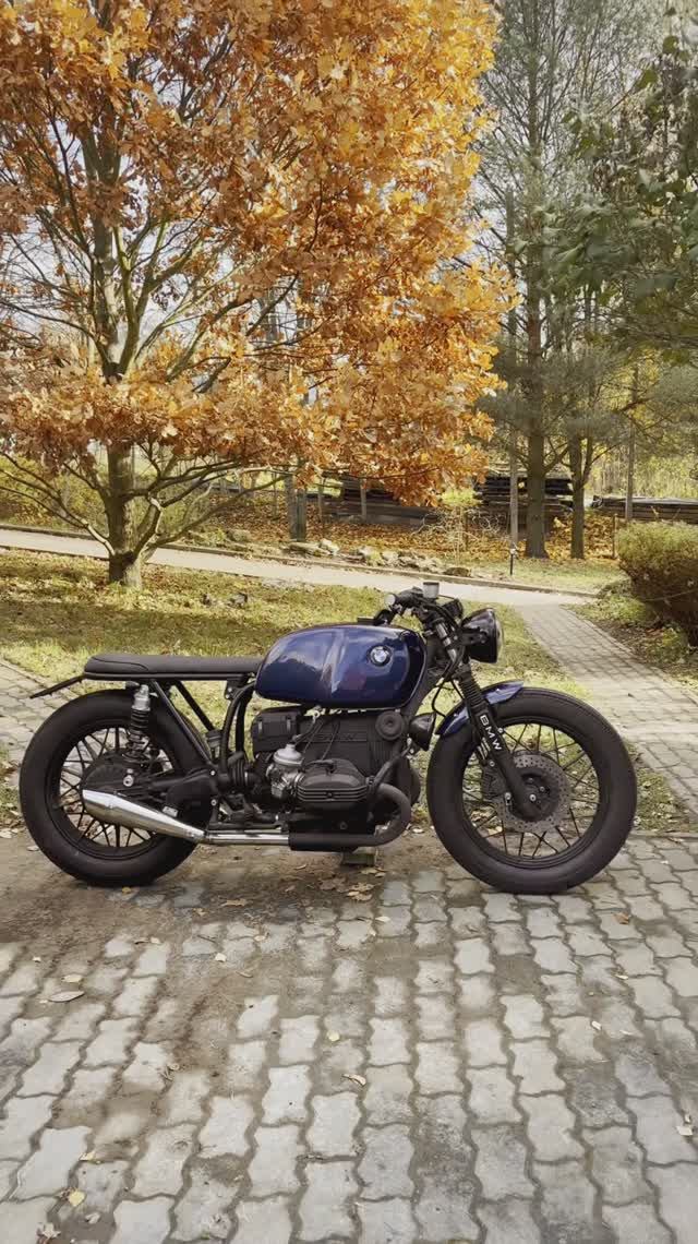 Красивейшая осень и BMW R100RT caferacer!