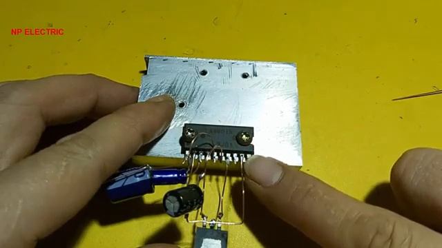 Na_mikrosheme_LA4601_prostoj_usilitel