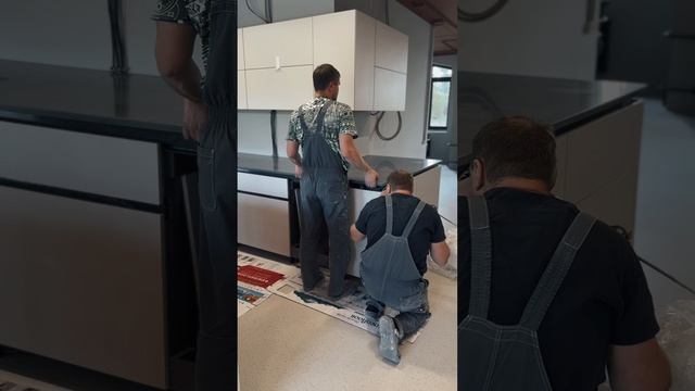 Выбрали и установили столешницу мастер-кухни