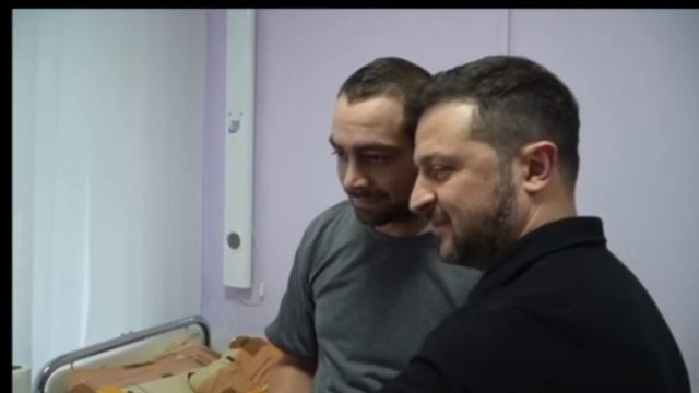 Зе -любитель хайпа,одним словом клоун.