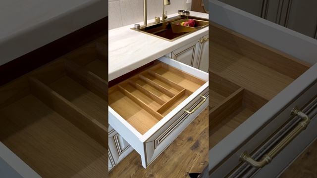 Видеообзор классической кухни по адресу Карпогорская, 14