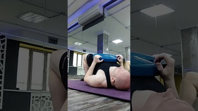 Ягодичный мост с 20 кг блином. Фитнес. Подъемы таза. #motivation #sports #fitness #fitnessmotivatio
