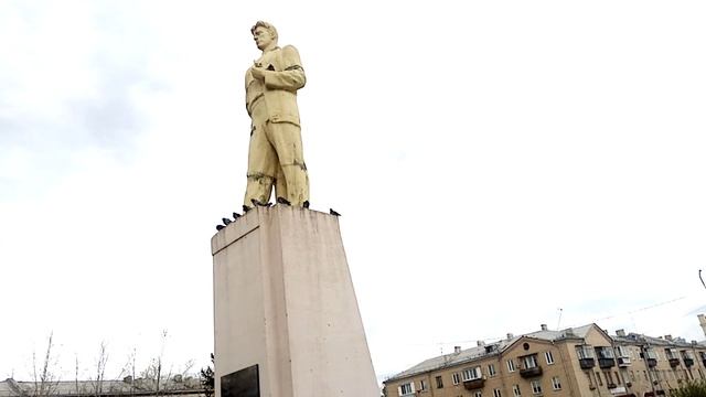 ПАМЯТНИК В.В. МАЯКОВСКОМУ В СТАРОКАМЫШИНСКЕ