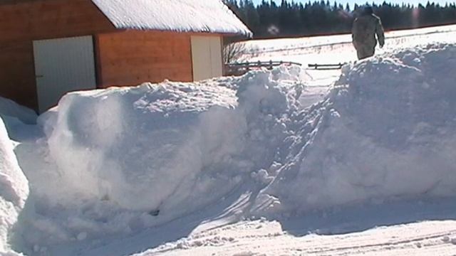 Буксировщик МД штурмует бровку(без разгона)