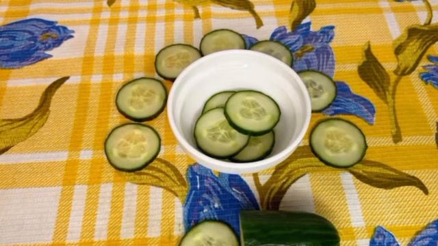 Салат из огурца и помидора