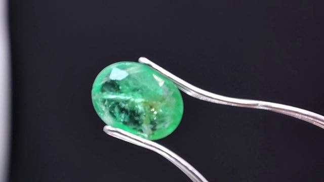 1.24 ct. Изумруд овал. Замбия