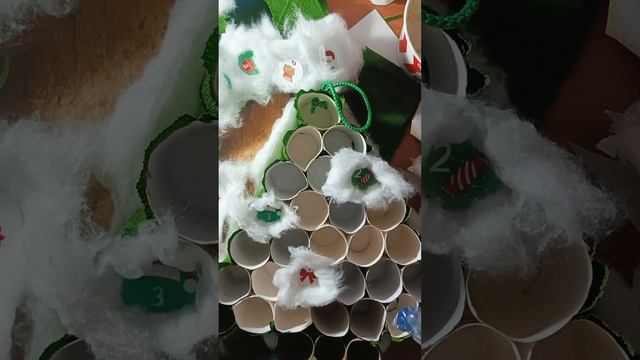 Адвент-календарь из втулок.