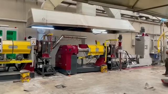 Granül Extruder Makinesi Yandan Besleme Kafadan Kesme 500-1000 Kg Kapasiteli