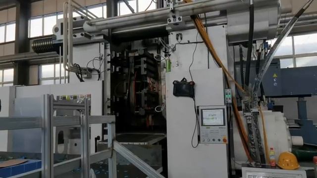 машина для литья пластиковых поддонов