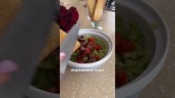Салат со стейком и авокадо 🤤 инст britanka_new)