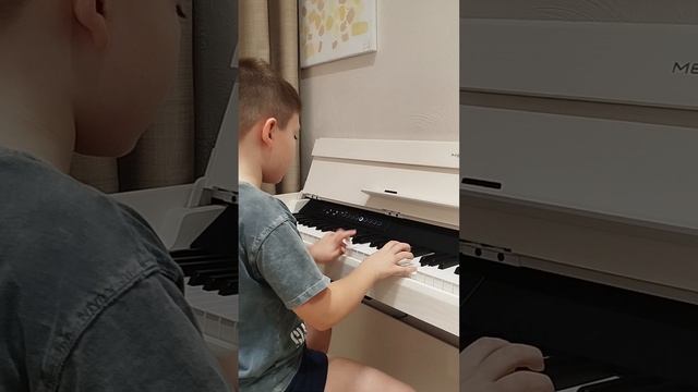 Макс и фортепиано 🎹