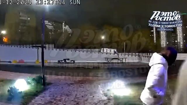 В Ростове кавказец украл цветы, которые предназначались другой девушке.и подарил чернильнице.