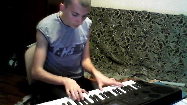 Мое сочинение играю на синтезаторе