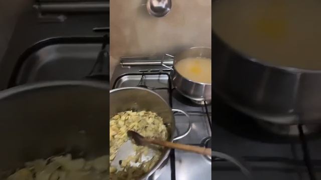 Чезаре готовит Ризотто #итальянскаякухня #ризотто #вкусно#артишок #домашнийвлог #италия #готовимдом