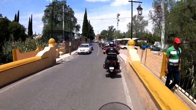 Grupo V200 y VX 250 me invitaron a rodar a Peña de Bernal..