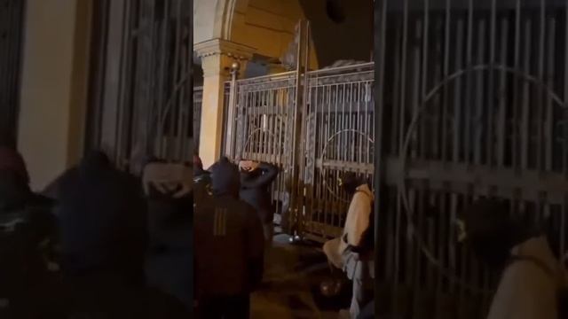 ❗В Грузии наши службы внешней разведки и лично Путин установили латунные шары на воротах...