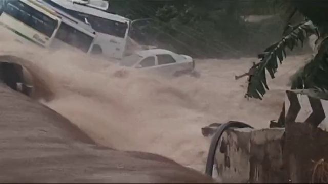 Девятнадцать человек погибли на острове Шри-Ланка и в южных штатах Индии из-за наводнений