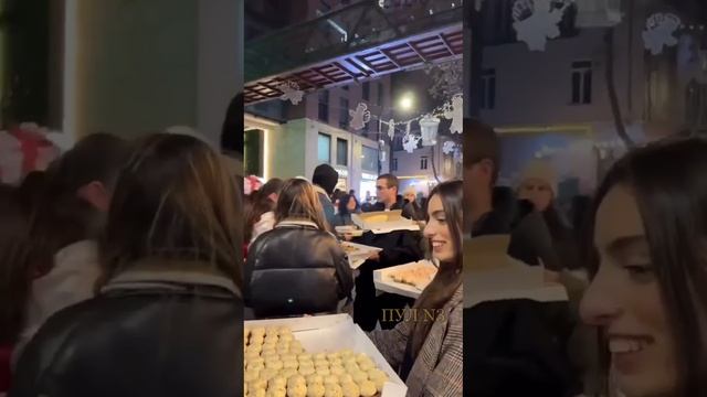 Печеньки Нуланд снова в деле: Протестующим в Грузии, выпечку и сладости !!!