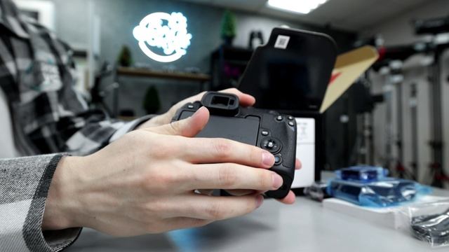 Canon EOS R8 и Адаптер EF-EOS R