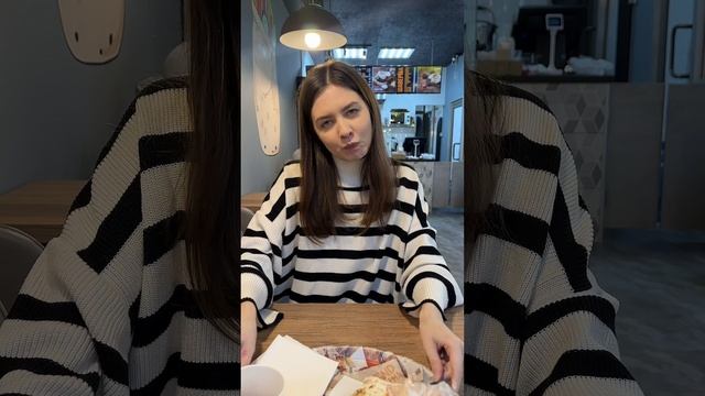А может не нужно делить и больше заказать в ГрандШаверме?)
