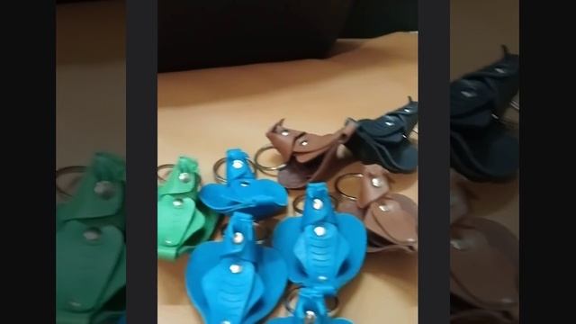 Видеообзор брелка "Королевская кобра", выполненный вручную из натуральной кожи