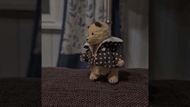 Мишка тедди в доме великанов.
