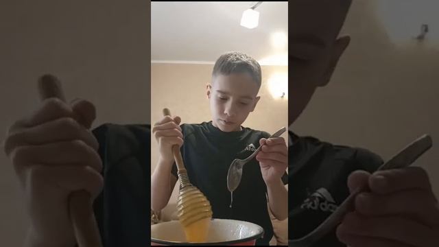 готовлю пирог для мамы часть 1