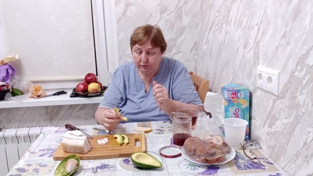 Мукбанк Ем сало с авокадо 🥑🥑🥑