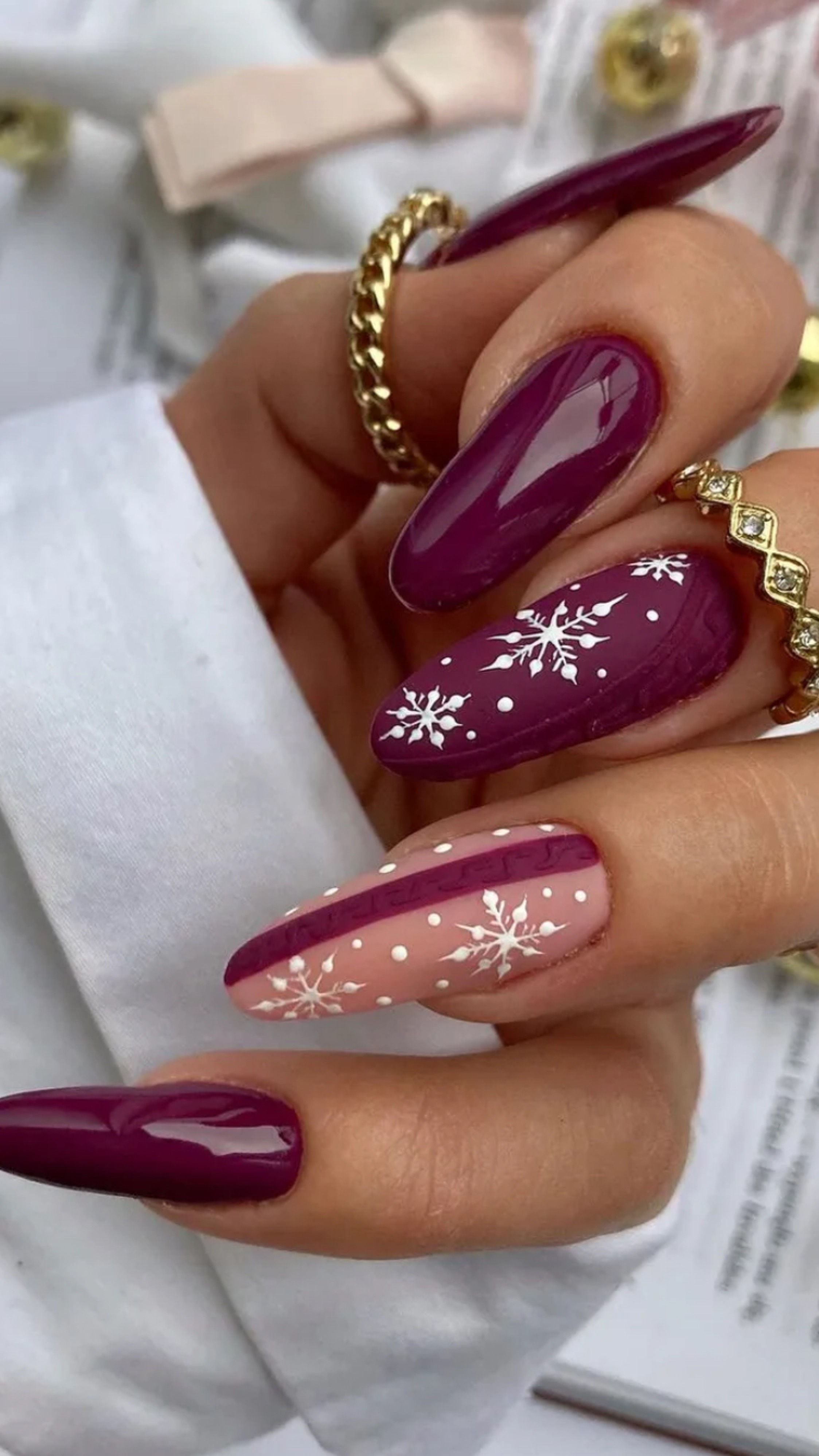 Снежинки на ногтях.