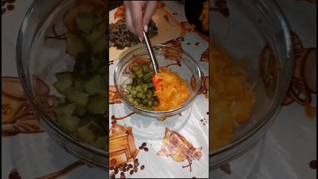 Салат с печенью /очень вкусный #рецепты #еда #влог #кулинария #салат #домашняякухня #русскаякухня