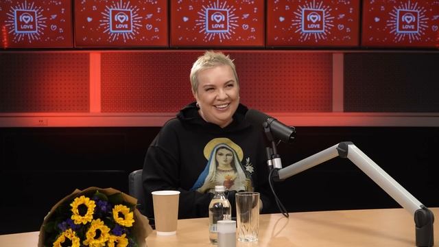 «Алёна, блин!»: о поцелуях с Киркоровым, смене имиджа и проекте «Звёзды в джунглях»