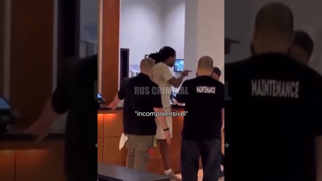 В США маленький коп мощно свалил огромного уголька