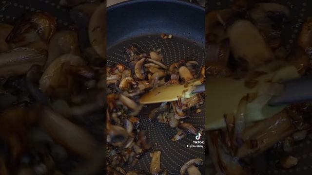 Нежное филе индейки с изысканной начинкой из лесных грибов – ресторанный вкус дома #food #блюдо