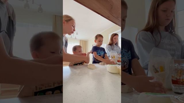 Готовим  с детьми хачапури по- аджарски.