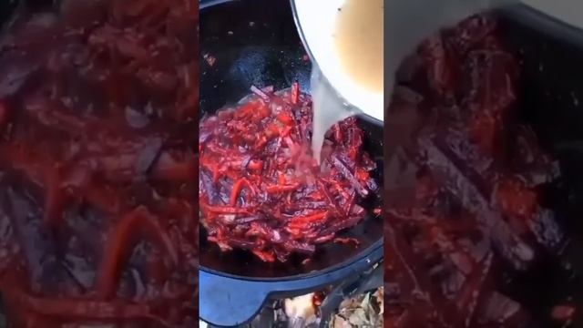 Борщ из говядины на костре.
