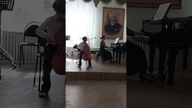 Калёнов Владимир, 8 лет, виолончель.