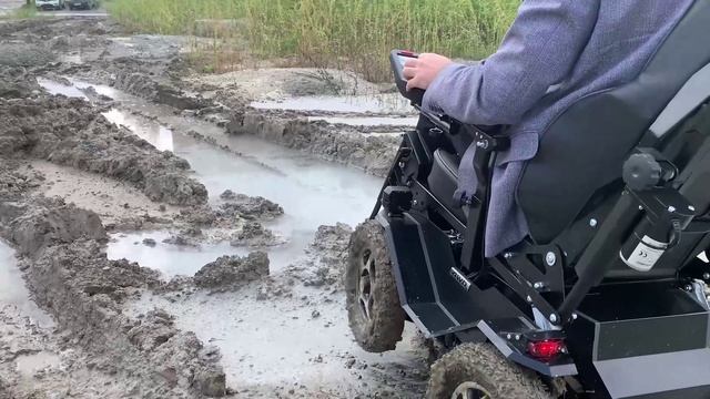 Caterwil Ultra 4WD по грязи