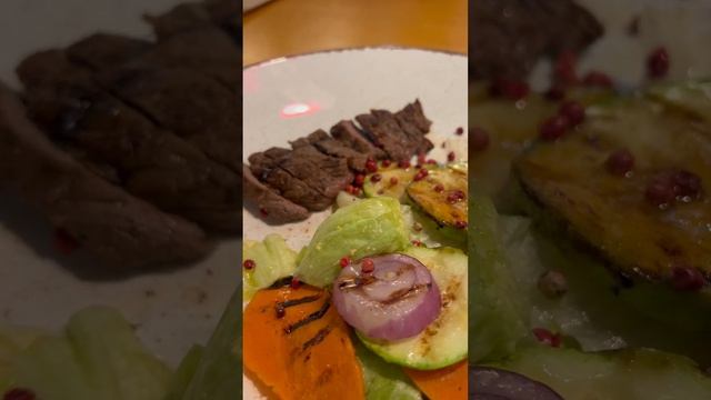 Салат с говядиной🥩очень не обычно🥗удивило👍🏻