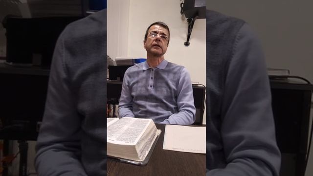 Иисус проявляет любовь к распинающим