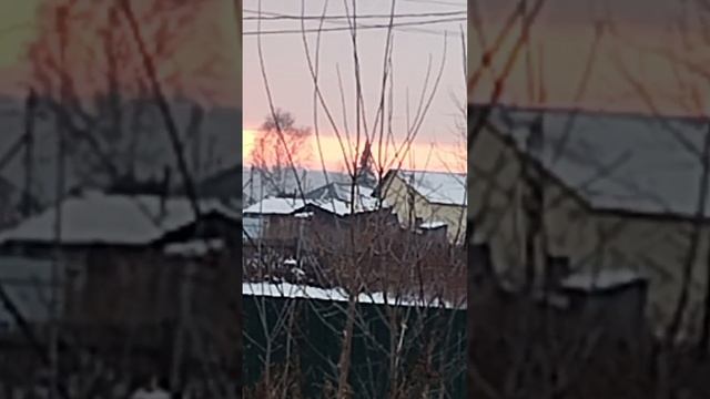 День вечереет, солнце коснулось горизонт