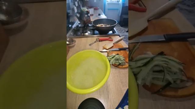 фунчоза с море продуктами