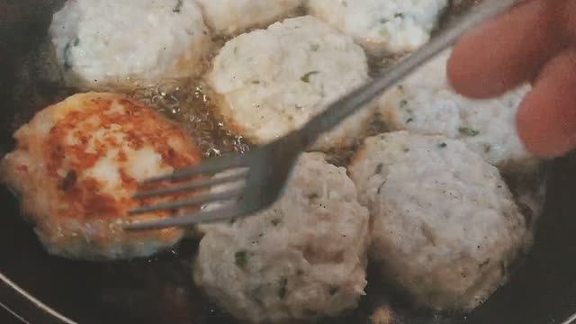Домашние самые вкусные, пышные куриные котлеты за пять минут/ Самый простой рецепт котлет
