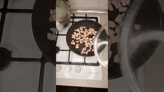 Сытный картофельный суп на скорую руку.